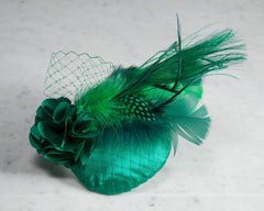 FASCINATOR - A GLAMOROUS BILLIARD BOTTLE GREEN HAT © Seegang Berlin