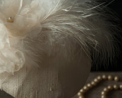 FASCINATOR - BRIDAL HAT IN CREAM SILK WITH FEATHERS © Seegang Berlin