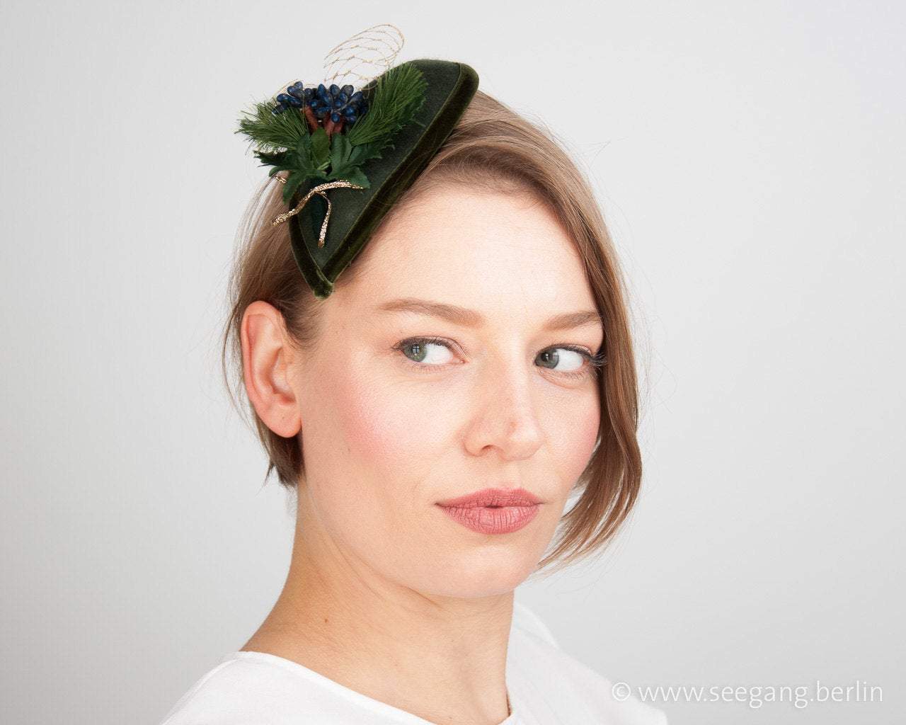 FASCINATOR - DROP SHAPED HEADDRESS IN EVERGREEN WOODLAND STYLE WITH BLUE BERRIES © Seegang Berlin