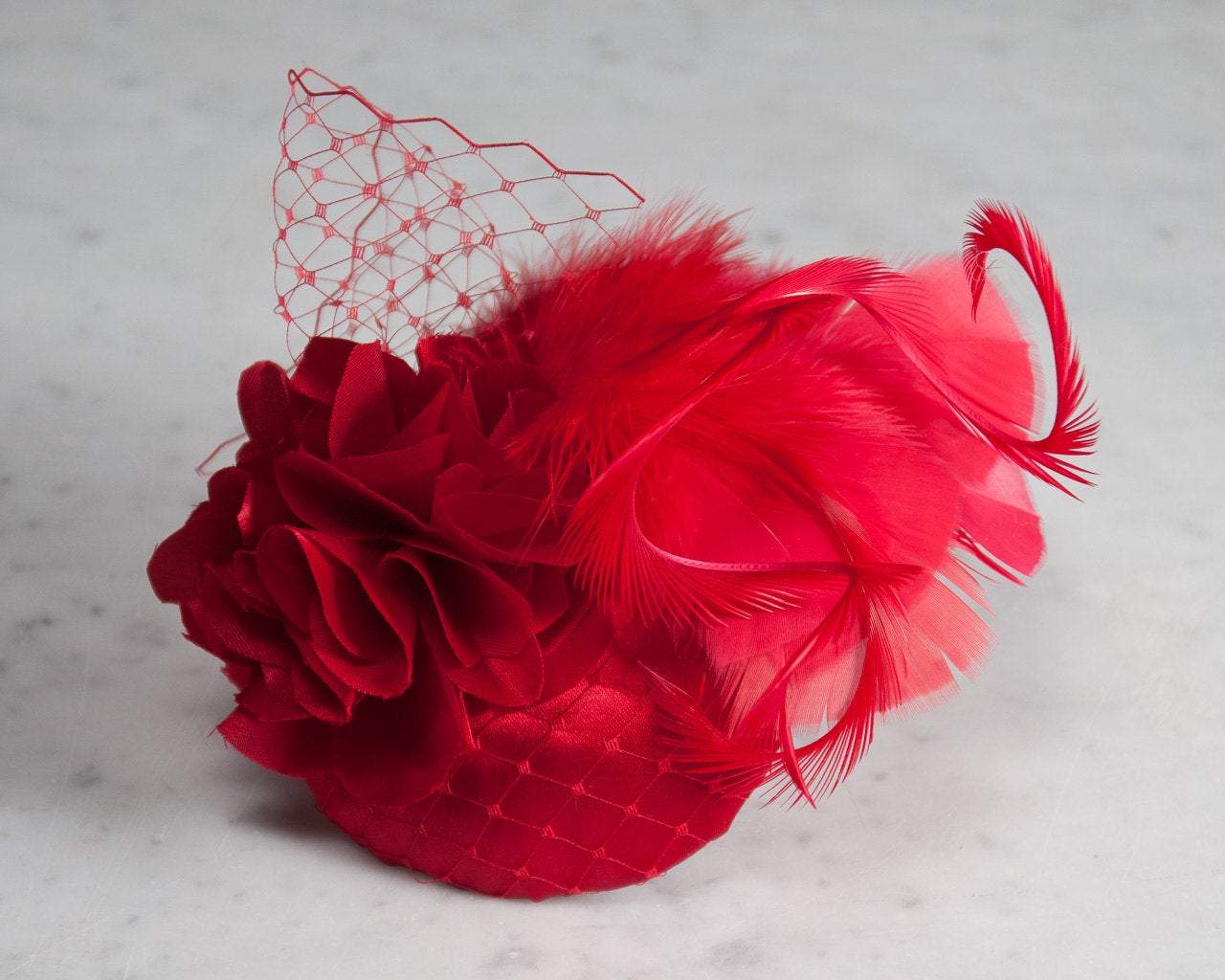 FASCINATOR - HEADDRESS WITH VEIL DETAILS, FEATHERS IN RED BE MY VALENTINE © Seegang Berlin