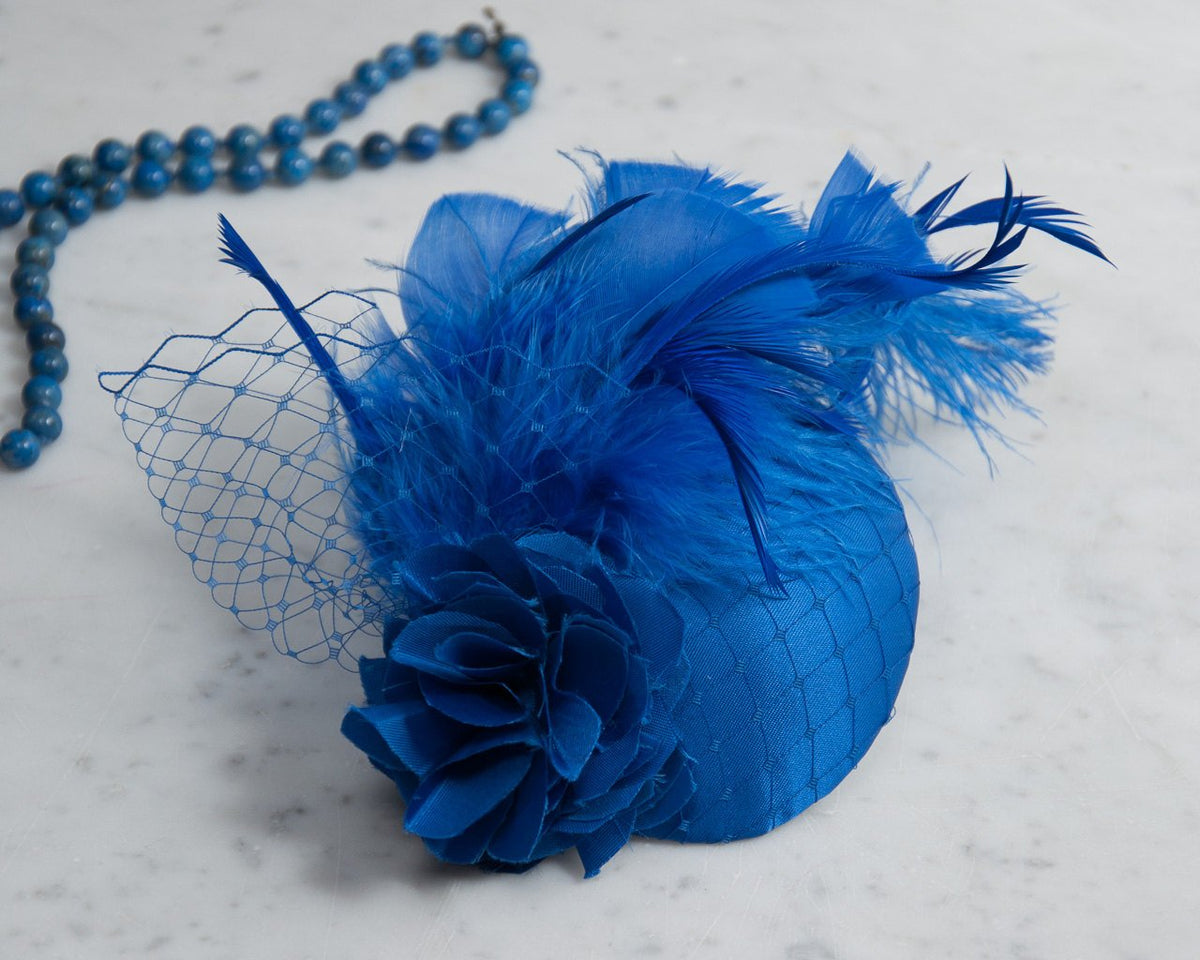 FASCINATOR - OUT IN THE BLUE HEADPIECE WITH CURLED FEATHERS © Seegang Berlin