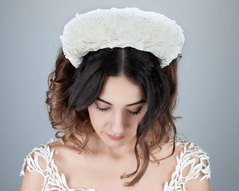 HAIR CIRCLET - BOLD BRIDAL CROWN FROM HIGH QUALITY LACE WITH PEARLS IN BRIGHT CREME COLOUR © Seegang Berlin