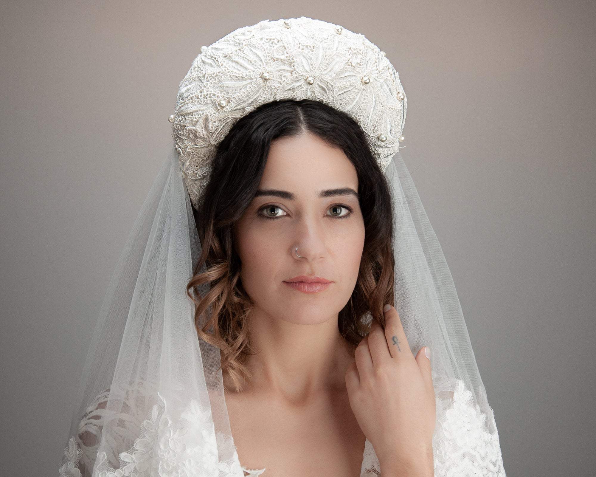 HAIR CIRCLET - BOLD BRIDAL CROWN FROM HIGH QUALITY LACE WITH PEARLS IN BRIGHT CREME COLOUR © Seegang Berlin