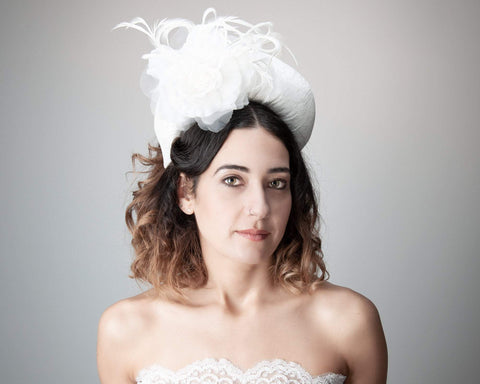 HAIR CIRCLET - BOLD BRIDAL HEADPIECE WITH A ROSE AND FEATHERS IN WHITE VELVET © Seegang Berlin