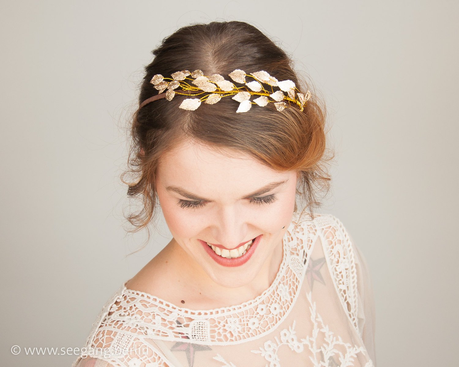 HAIR CIRCLET - BRIDAL JEWELLERY WITH FAIRY LEAFS IN RED GOLD COLOUR FOR WOODLAND STYLES © Seegang Berlin