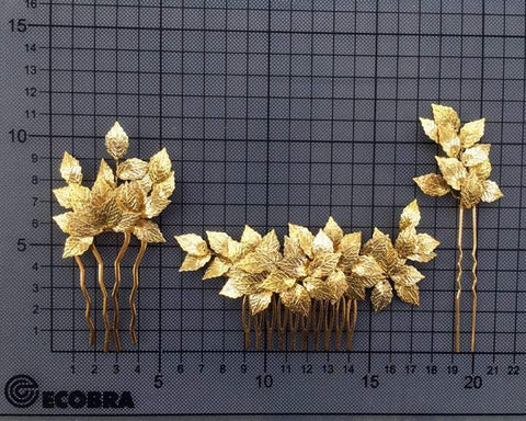 HAIR COMB - BRIDAL JEWELLERY WITH GOLD COLORED LEAFS AND RHINESTONES © Seegang Berlin