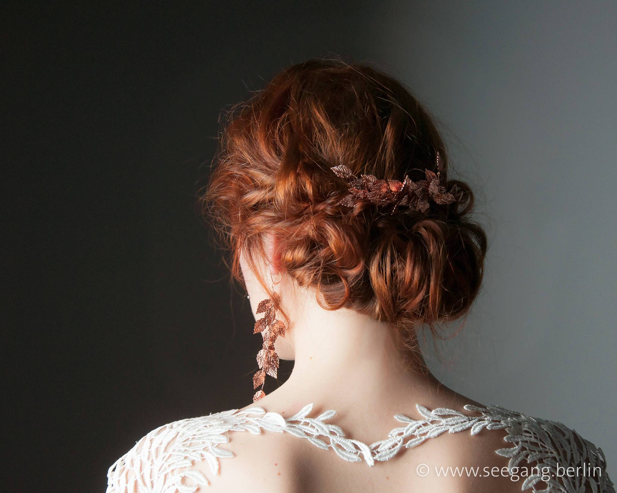 HAIR COMB - BRIDAL JEWELLERY WITH LEAFS IN TRENDING RED ROSÉ GOLD © Seegang Berlin