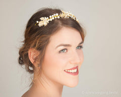 HAIRBAND - BRIDAL JEWELLERY WITH PEARLS AND LEAFS IN CREAM AND GOLDEN COLOUR © Seegang Berlin