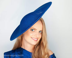 HALO HAT - ROYAL BLUE HEADDRESS FOR THE SUMMER IN 50s NEW LOOK AND CONTEMPORARY OUTFITS © Seegang Berlin