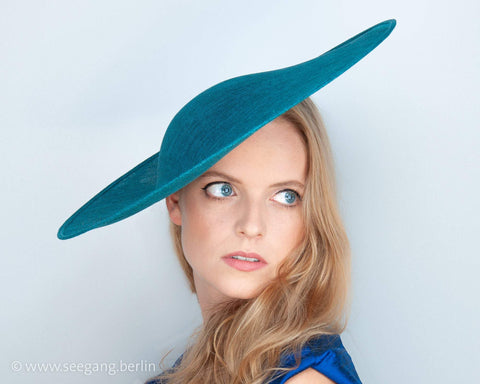 HALO HAT - SUMMER HAT FOR A STUNNING, FRESH AND LIGHT LOOK COLOUR TEAL OR PETROL GREEN © Seegang Berlin