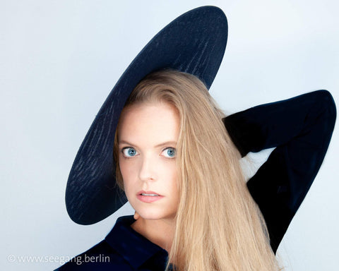 HALO HAT -  THE CONTEMPORARY VINTAGE STYLE IN MANY SHADES OF BLUE LIKE NAVY, MIDNIGHT AND DARK BLUE © Seegang Berlin