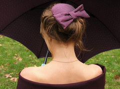 LULU - SILK FASCINATOR WITH A BOW IN MISTY MAUVE DUSTY DARK AUBEGINE LILAC © Seegang Berlin