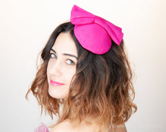 LULU - SILK FASCINATOR WITH A BOW IN SHOCKING HOT PINK © Seegang Berlin