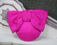 LULU - SILK FASCINATOR WITH A BOW IN SHOCKING HOT PINK © Seegang Berlin