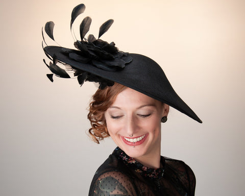 STATEMENT HAT - A BIG BASE WITH BLACK ROSES AND ROCKING FEATHERS © Seegang Berlin